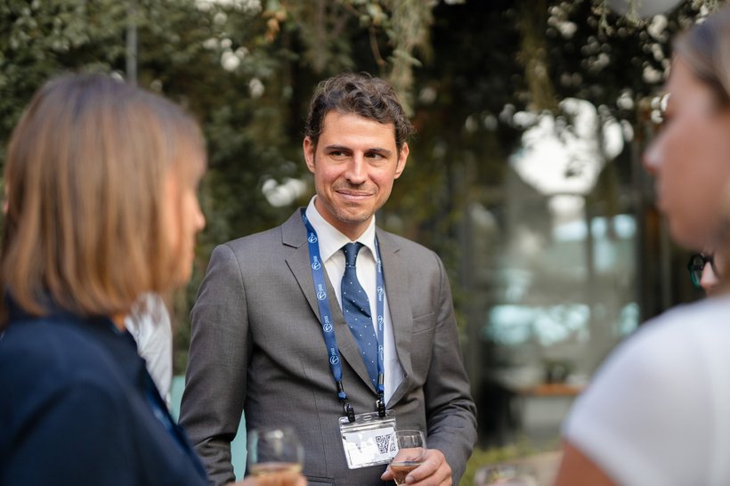 Networking al aire libre durante un evento